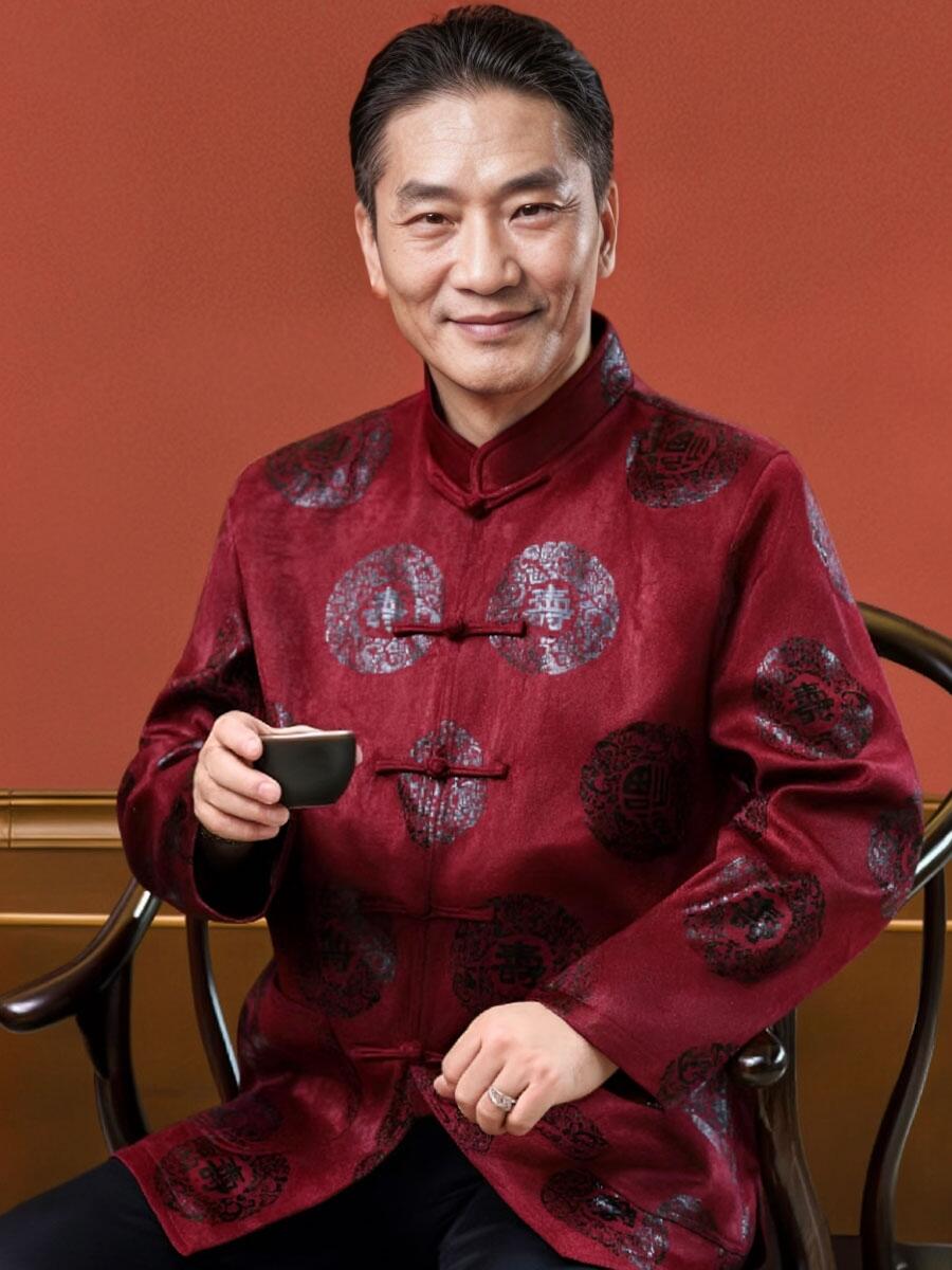 爸爸装模特坐姿生成